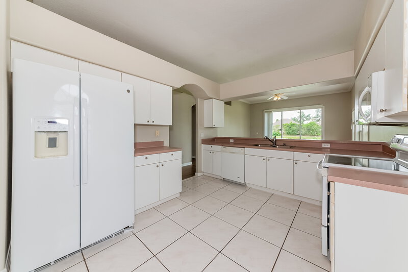 2,385/Mo, 6019 Laurel Creek Trl Ellenton, FL 34222 Kitchen View 2
