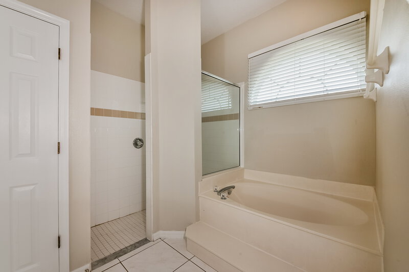 2,385/Mo, 6019 Laurel Creek Trl Ellenton, FL 34222 Main Bathroom View 2