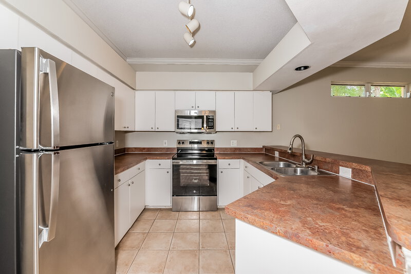 3,800/Mo, 4665 73rd St E Bradenton, FL 34203 Misc View 4
