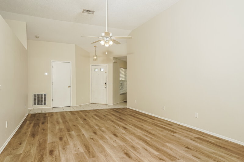 2,475/Mo, 4814 11th Avenue Cir E Bradenton, FL 34208 Living Room View