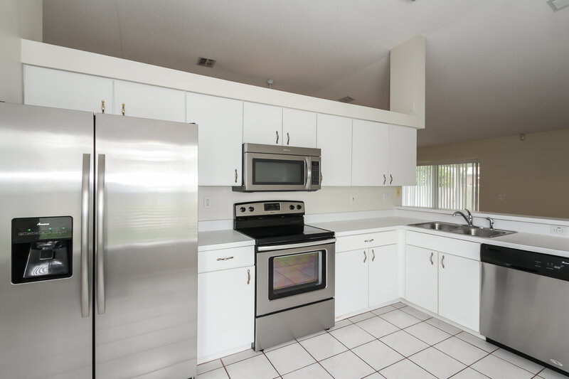2,575/Mo, 4814 11th Avenue Cir E Bradenton, FL 34208 Kitchen View