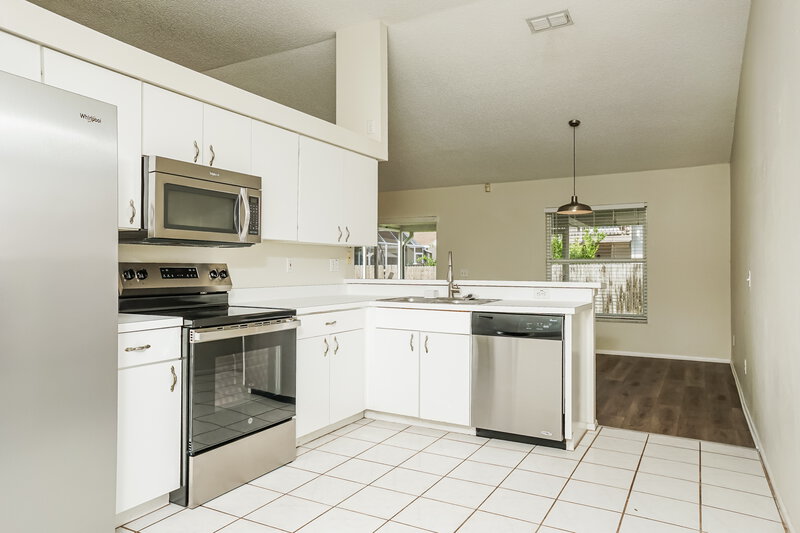 2,475/Mo, 4814 11th Avenue Cir E Bradenton, FL 34208 Kitchen View