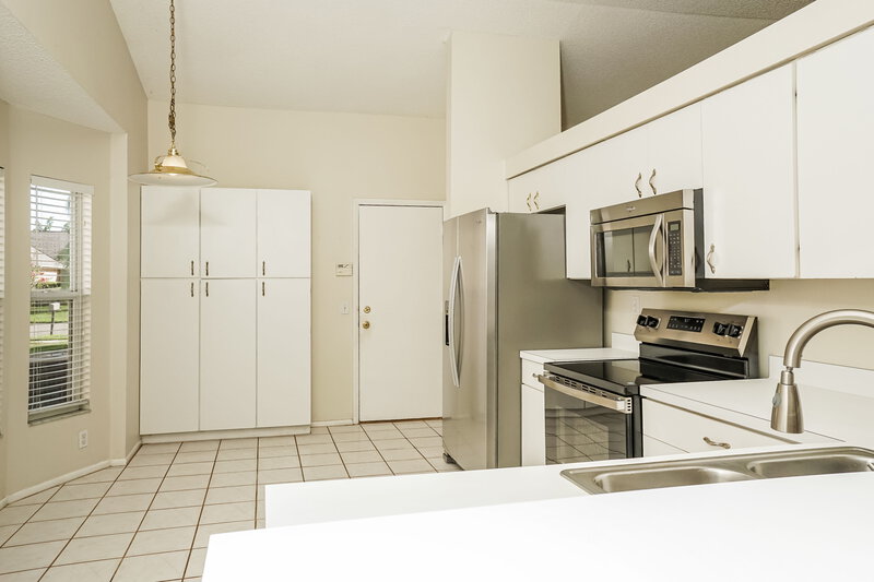 2,475/Mo, 4814 11th Avenue Cir E Bradenton, FL 34208 Kitchen View 2