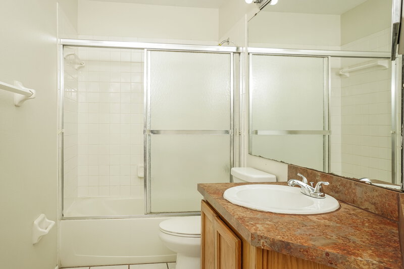 2,475/Mo, 4814 11th Avenue Cir E Bradenton, FL 34208 Bathroom View