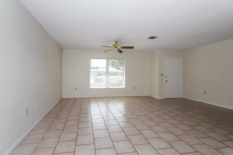 2,450/Mo, 4243 Lanai Dr Sarasota, FL 34241 Living Room View