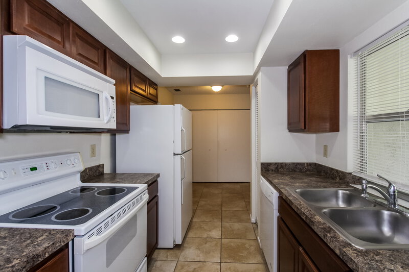2,450/Mo, 4243 Lanai Dr Sarasota, FL 34241 Kitchen View