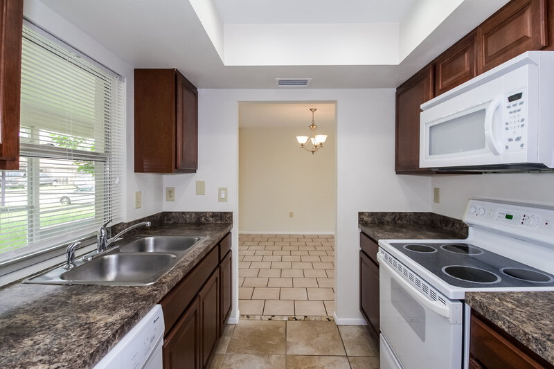 2,450/Mo, 4243 Lanai Dr Sarasota, FL 34241 Kitchen View 2