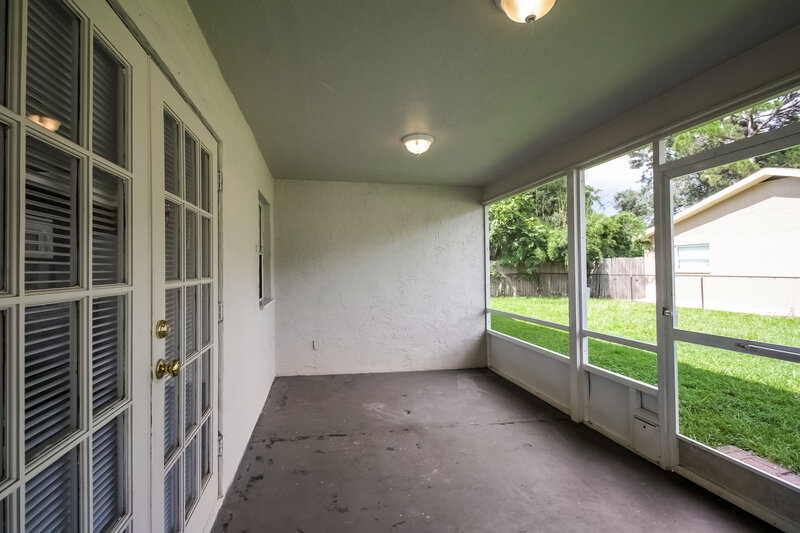 2,450/Mo, 4243 Lanai Dr Sarasota, FL 34241 Covered Patio View
