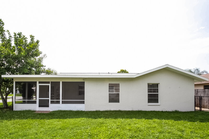 2,450/Mo, 4243 Lanai Dr Sarasota, FL 34241 Rear View