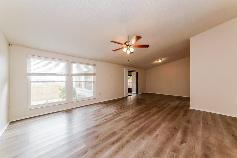 2,215/Mo, 6205 37th Ave W Bradenton, FL 34209 Living Room View