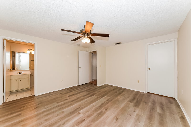 2,215/Mo, 6205 37th Ave W Bradenton, FL 34209 Main Bedroom View