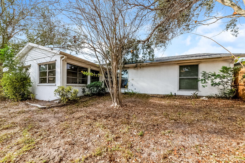 2,215/Mo, 6205 37th Ave W Bradenton, FL 34209 Rear View