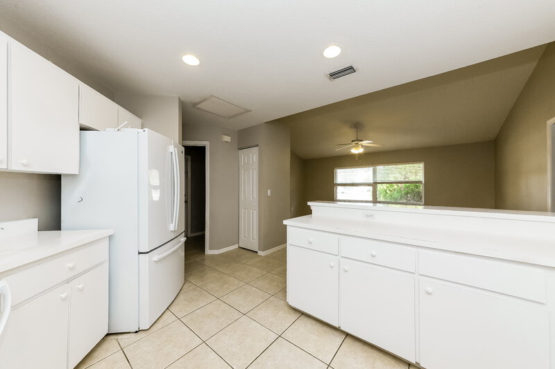 2,455/Mo, 2003 Old Arbor Ct Sarasota, FL 34232 Kitchen View