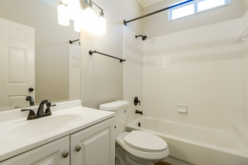 2,350/Mo, 12239 Hollybush Ter Lakewood Ranch, FL 34202 Bathroom View