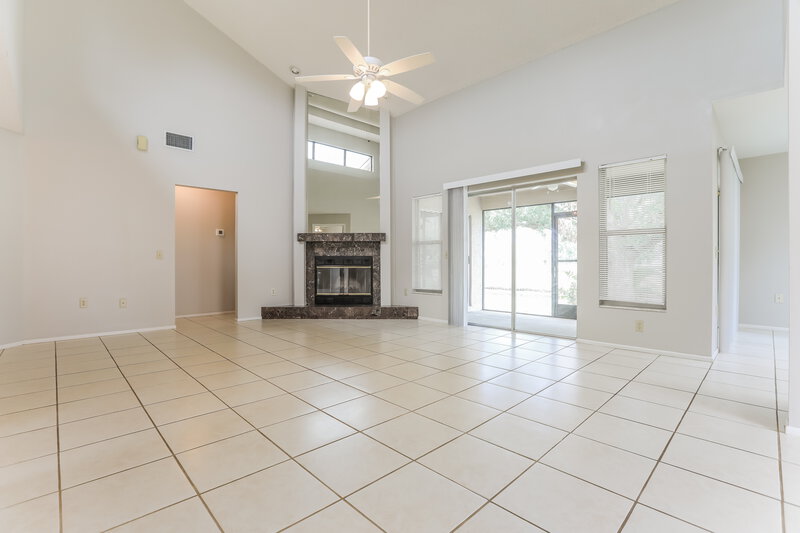 3,300/Mo, 606 49th St E Bradenton, FL 34208 Living Room View