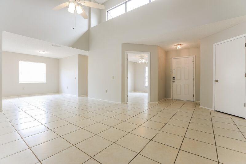 3,300/Mo, 606 49th St E Bradenton, FL 34208 Living Room View 2