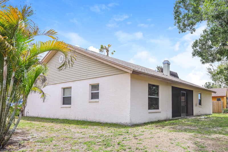 3,300/Mo, 606 49th St E Bradenton, FL 34208 Rear View