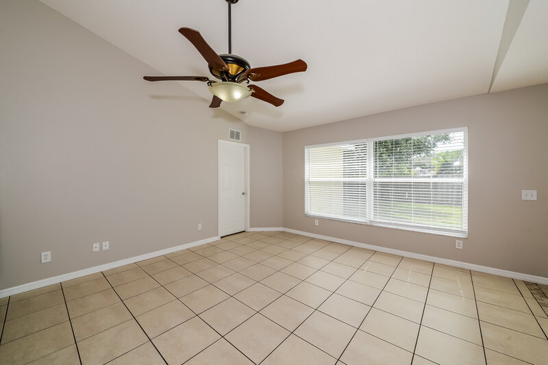 2,250/Mo, 11776 Shirburn Cir Parrish, FL 34219 Living Room View 2