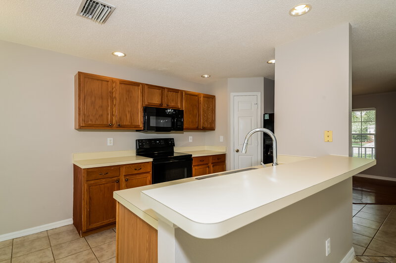 2,250/Mo, 11776 Shirburn Cir Parrish, FL 34219 Kitchen View 2