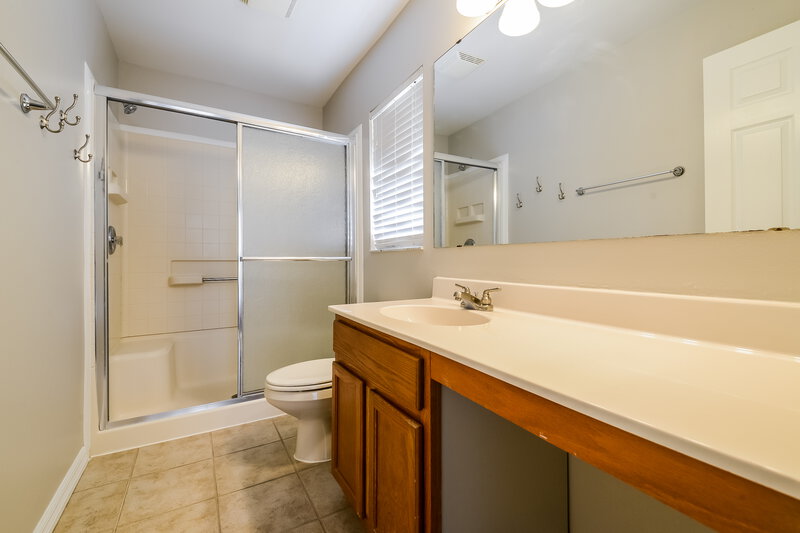 2,250/Mo, 11776 Shirburn Cir Parrish, FL 34219 Main Bathroom View