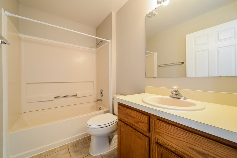 2,250/Mo, 11776 Shirburn Cir Parrish, FL 34219 Bathroom View