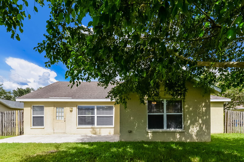 2,250/Mo, 11776 Shirburn Cir Parrish, FL 34219 Rear View