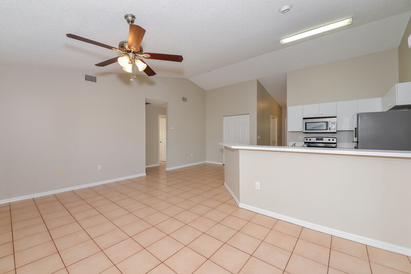 2,685/Mo, 4123 1st Ave E Bradenton, FL 34208 livingroom View