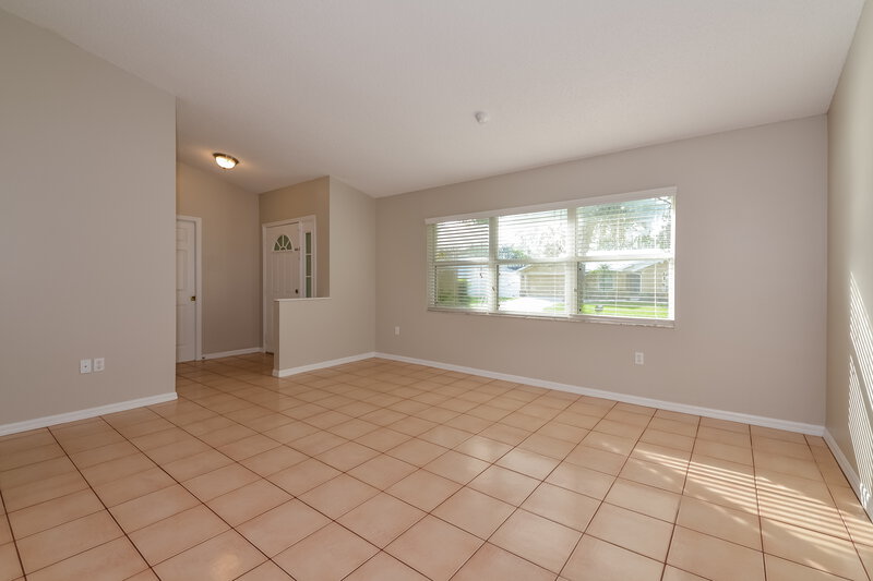 2,685/Mo, 4123 1st Ave E Bradenton, FL 34208 livingroom View 2