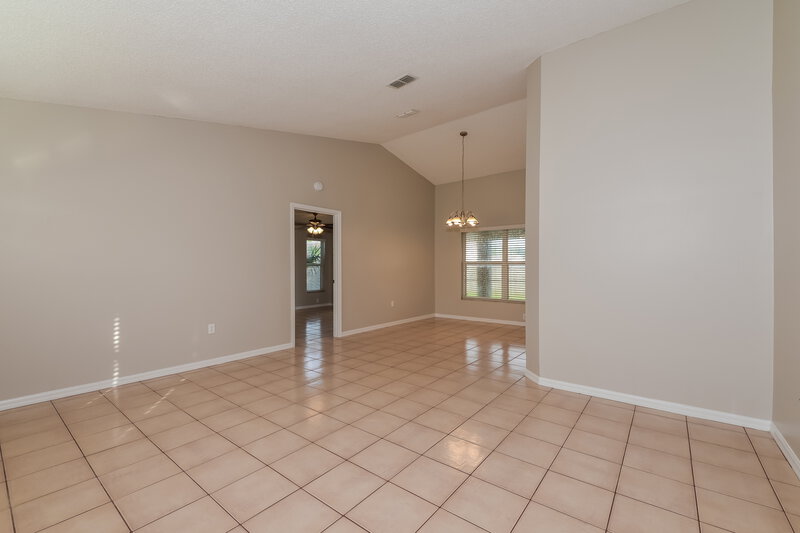 2,685/Mo, 4123 1st Ave E Bradenton, FL 34208 livingroom View 3
