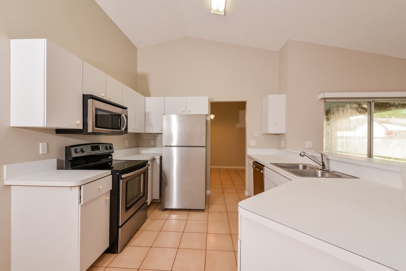 2,685/Mo, 4123 1st Ave E Bradenton, FL 34208 kitchen View