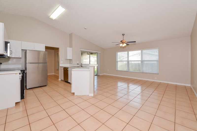 2,685/Mo, 4123 1st Ave E Bradenton, FL 34208 kitchen View 2