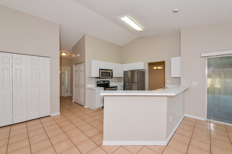2,685/Mo, 4123 1st Ave E Bradenton, FL 34208 kitchen View 3