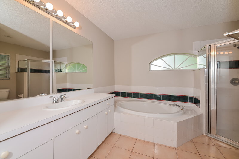 2,685/Mo, 4123 1st Ave E Bradenton, FL 34208 mainbathroom View