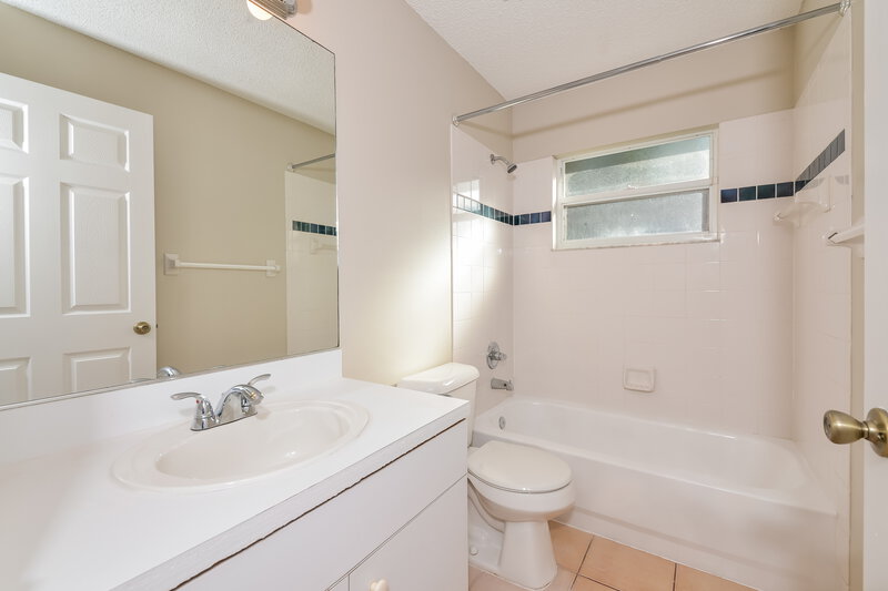 2,685/Mo, 4123 1st Ave E Bradenton, FL 34208 bathroom View