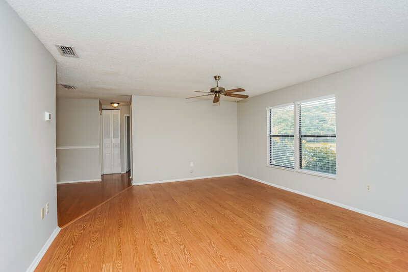 2,465/Mo, 524 McArthur Ave Sarasota, FL 34243 Living Room View