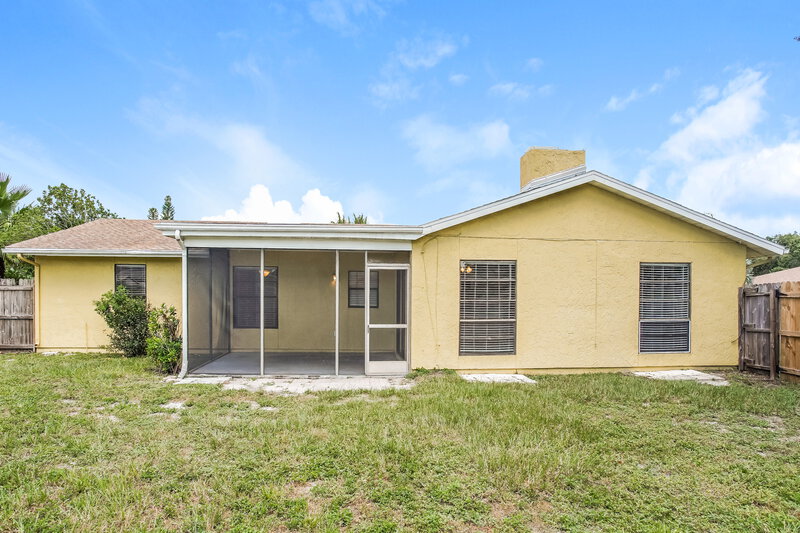 2,465/Mo, 524 McArthur Ave Sarasota, FL 34243 Rear View