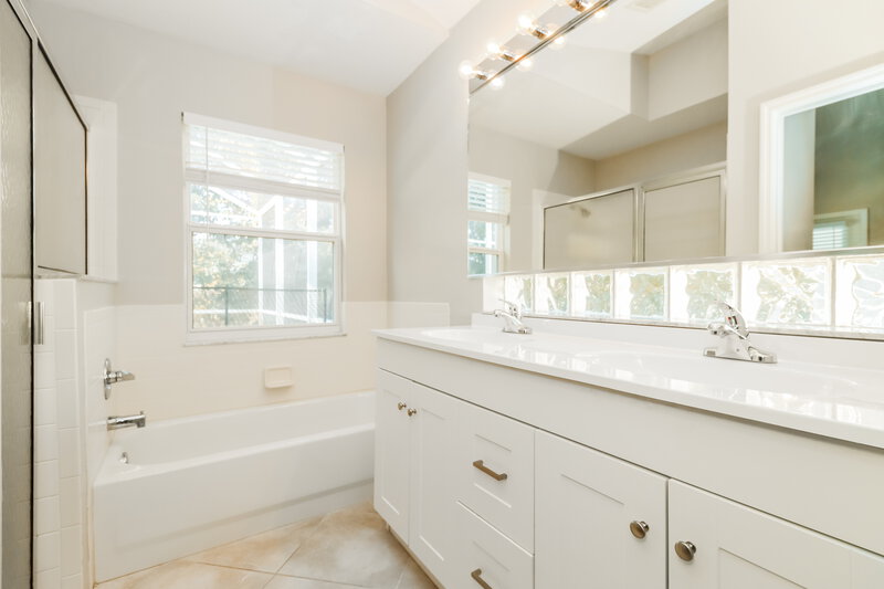 2,750/Mo, 12226 Hollybush Ter Lakewood Ranch, FL 34202 Main Bathroom View