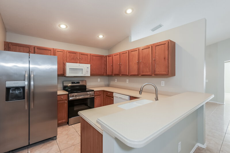 2,170/Mo, 11753 Shirburn Cir Parrish, FL 34219 Kitchen View
