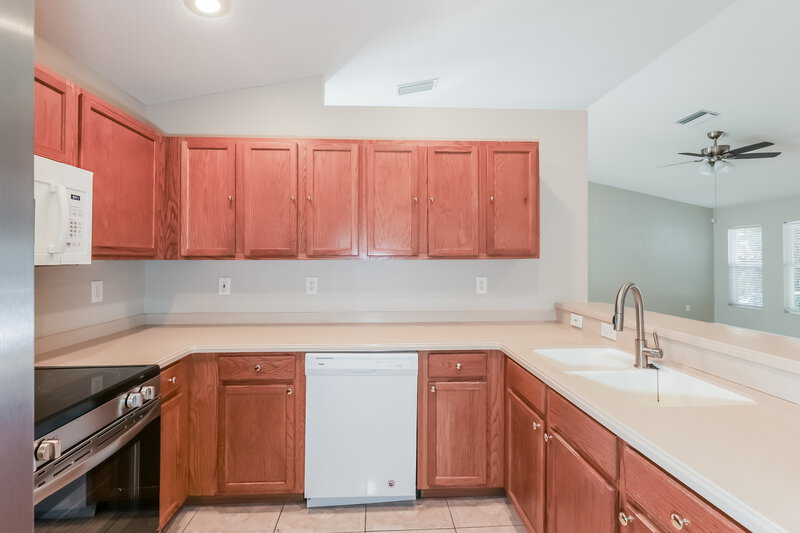 2,170/Mo, 11753 Shirburn Cir Parrish, FL 34219 Kitchen View 2