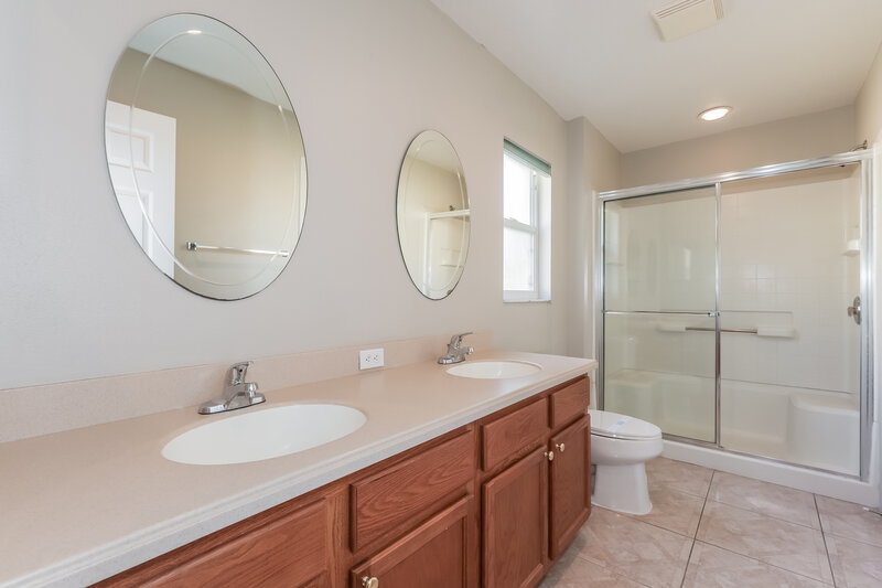 2,170/Mo, 11753 Shirburn Cir Parrish, FL 34219 Main Bathroom View