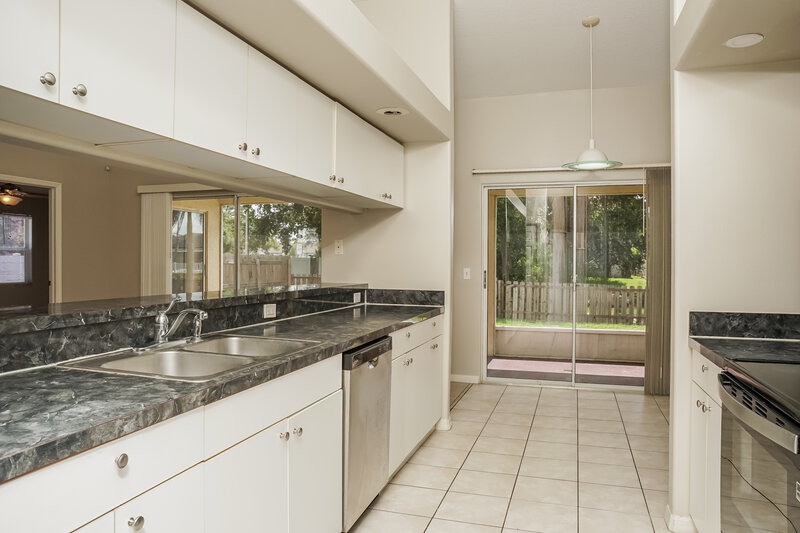 2,225/Mo, 7703 33rd Ln E Sarasota, FL 34243 Kitchen View 2