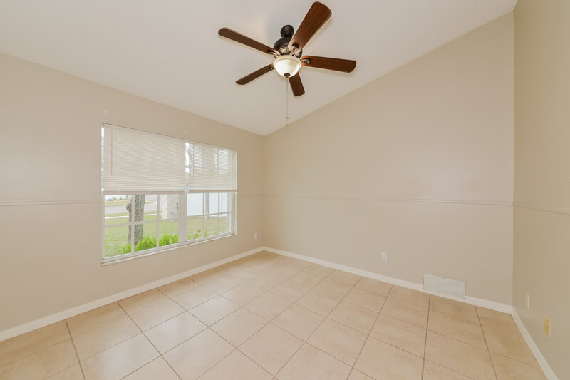 2,450/Mo, 7703 33rd Ln E Sarasota, FL 34243 Den View