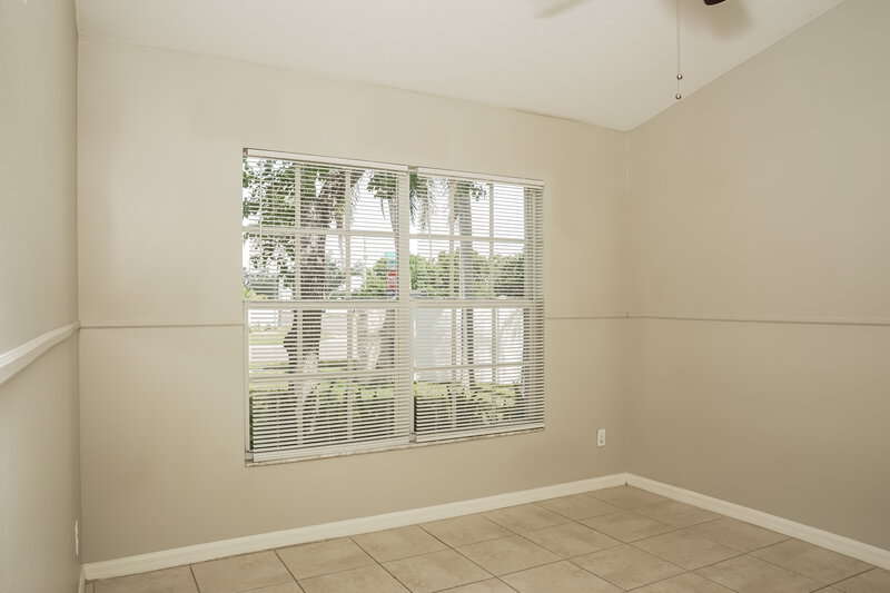 2,225/Mo, 7703 33rd Ln E Sarasota, FL 34243 Office View