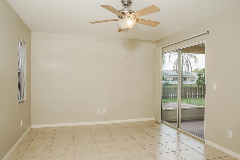 2,225/Mo, 7703 33rd Ln E Sarasota, FL 34243 Main Bedroom View