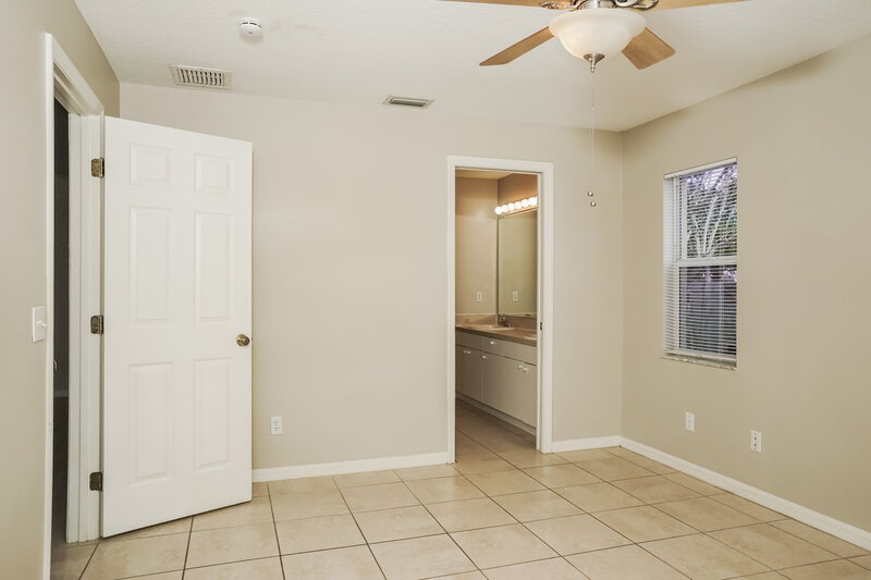 2,225/Mo, 7703 33rd Ln E Sarasota, FL 34243 Main Bedroom View 2