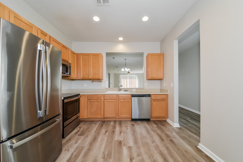 2,135/Mo, 5211 98th Ave E Parrish, FL 34219 Kitchen View 2