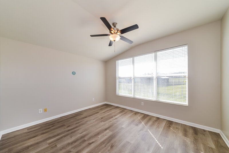 2,135/Mo, 5211 98th Ave E Parrish, FL 34219 Main Bedroom View