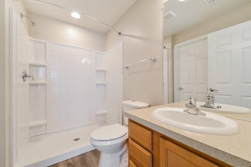 2,135/Mo, 5211 98th Ave E Parrish, FL 34219 Bathroom View
