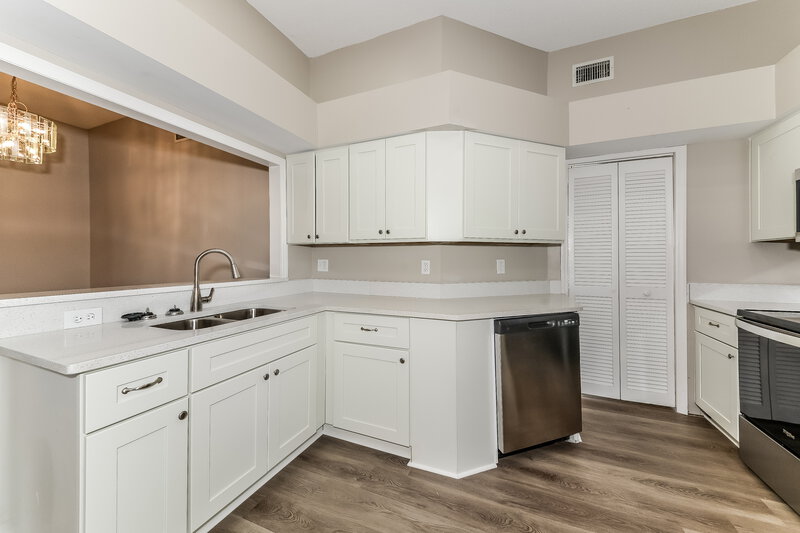 2,620/Mo, 7141 40th Ln E Sarasota, FL 34243 Misc View 6