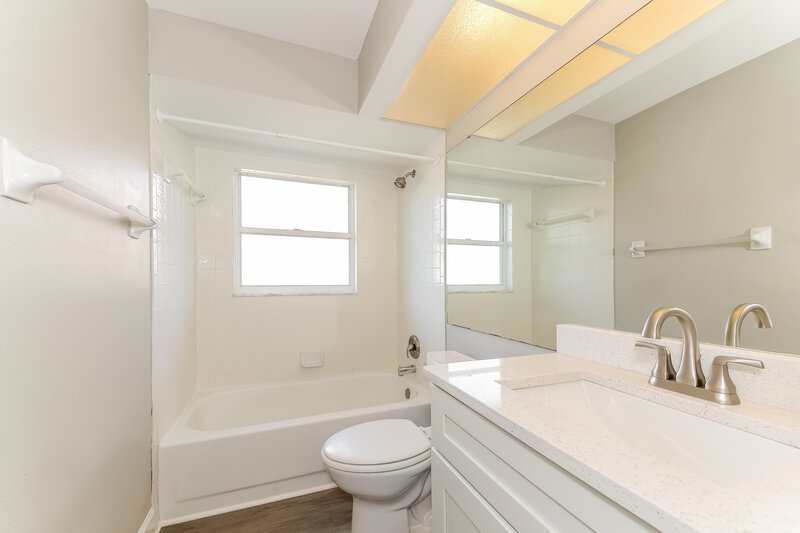 2,620/Mo, 7141 40th Ln E Sarasota, FL 34243 Misc View 12